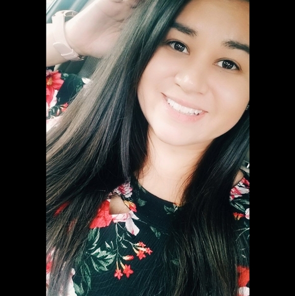 Meet your Posher, Natalie - Picture 1 of 2